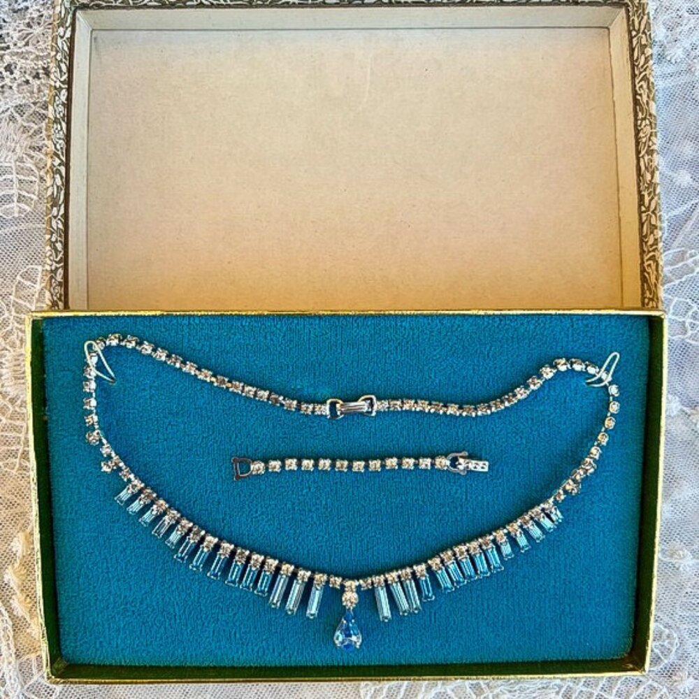 SOLD Vintage 50’s Blue Rhinestone Necklace w/Extender & Original Box - Picture 12 of 15